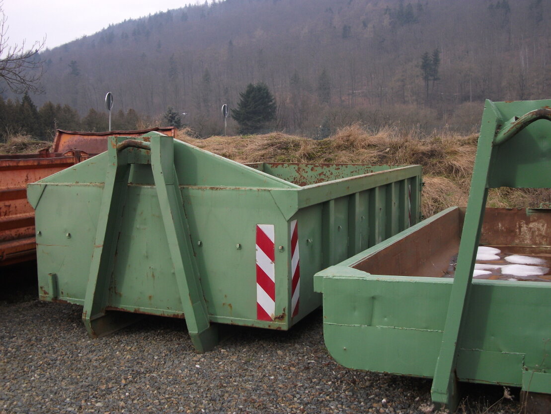 Schnell verfügbare Container für Ihren Auftrag.