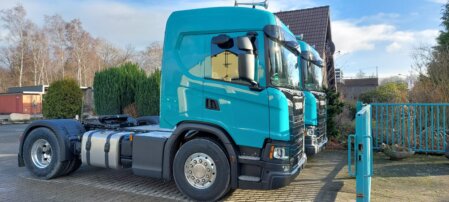 Neue Scania LKW Sattelzugmaschinen warten auf ihre neuen Fahrer. Bist du es?