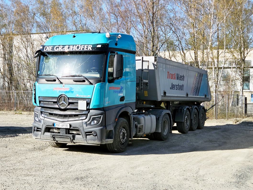 Unsere Fahrer sind erfahren Sattelkipperfahrer. Möchtest du zu unserem Team dazugehören? Wir suchen.