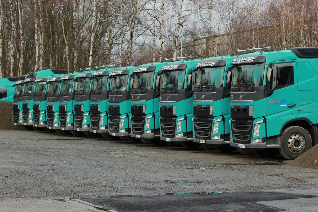 Lastwagenflotte für Schüttguttransporte